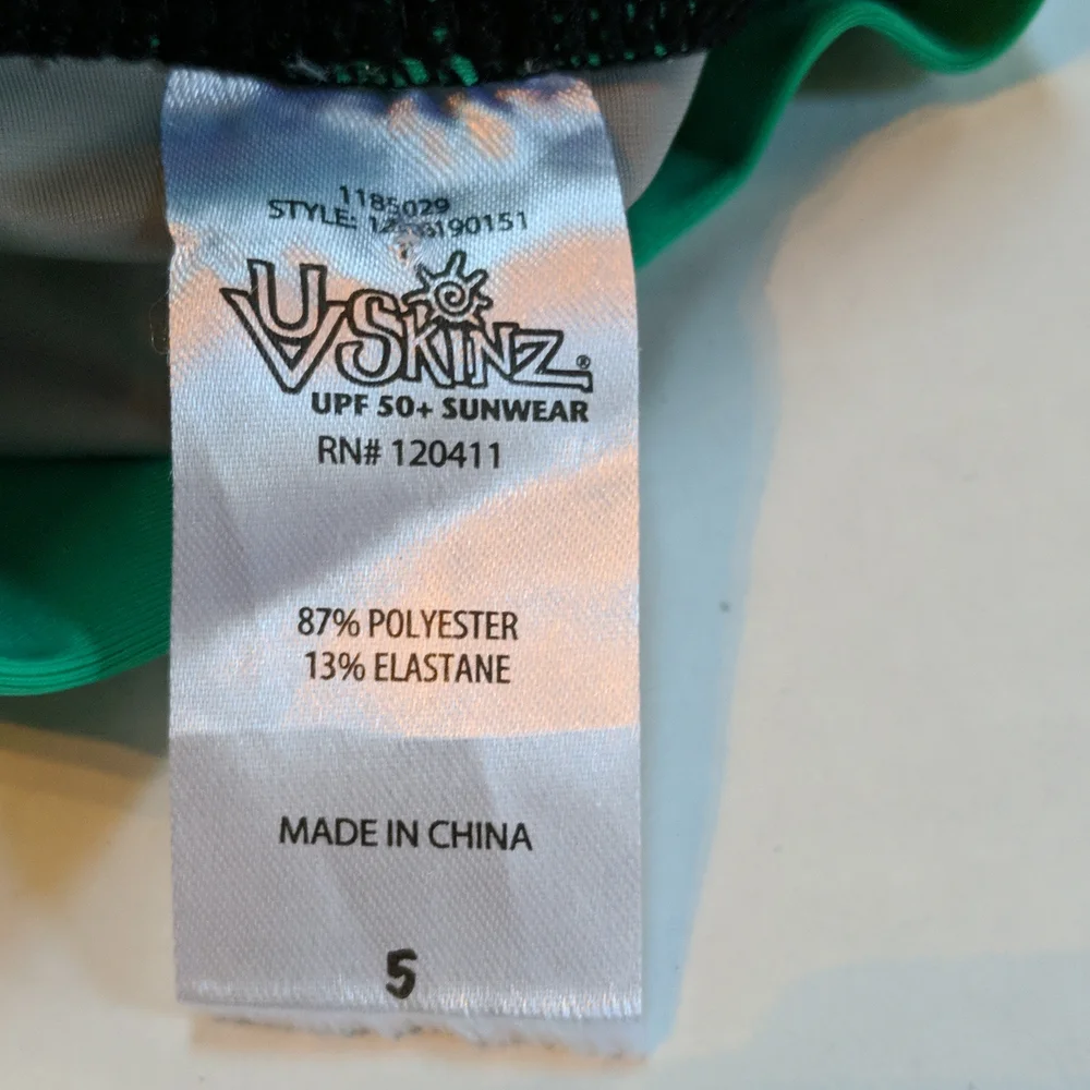 UV Skinz boys swim top. Sz 5